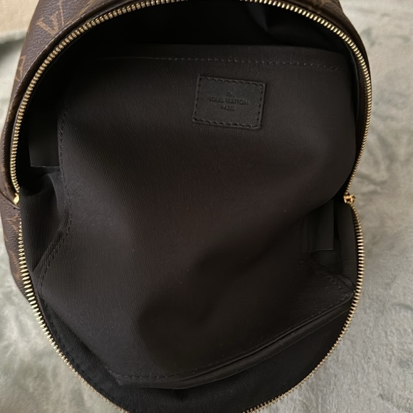 Louis Vuitton medium backpack - Picture 5 of 8